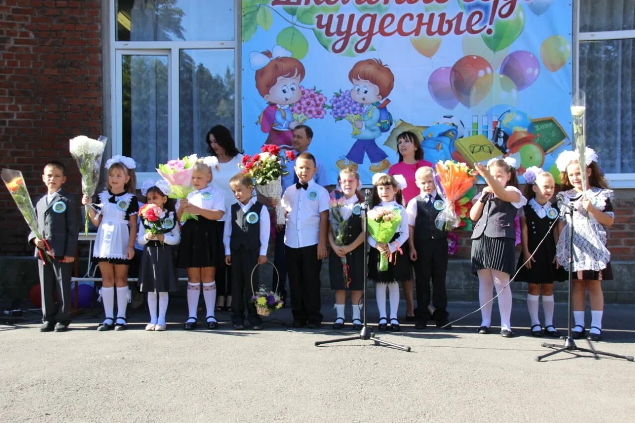 27 школа дома. 27 школа дома. школа 27 иркутск. здание школа 27 серов.