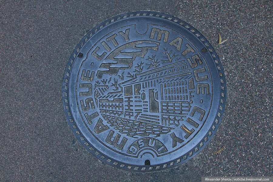 советские канализационные люки. мир люков. старый люк. дизайнерские люки. медаль канализационный люк.
