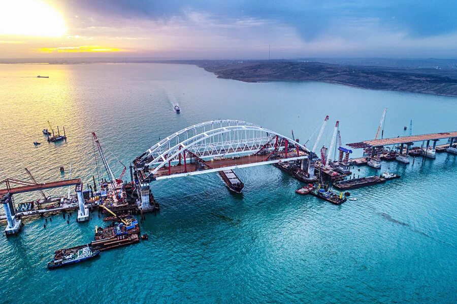 Опоры керченского моста. Крымский мост судоходные арки. Крымский мост стройка. Стройка керченского моста. Крымский мост 2014.