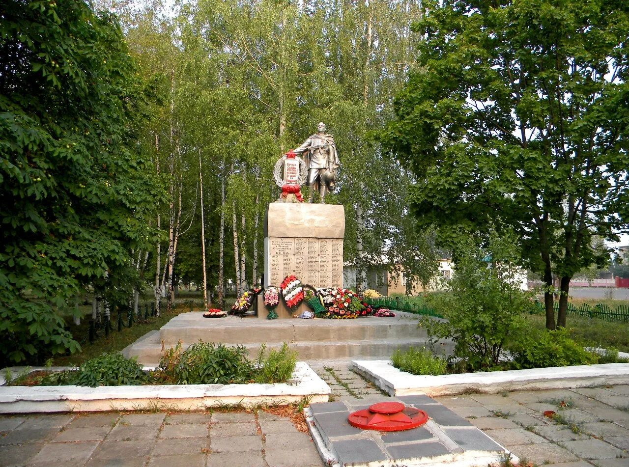 П тим курской. Тим курская область памятник. тим курская область достопримечательности. г. тим (курская область братская могила. курская область памятники великой отечественной войны.