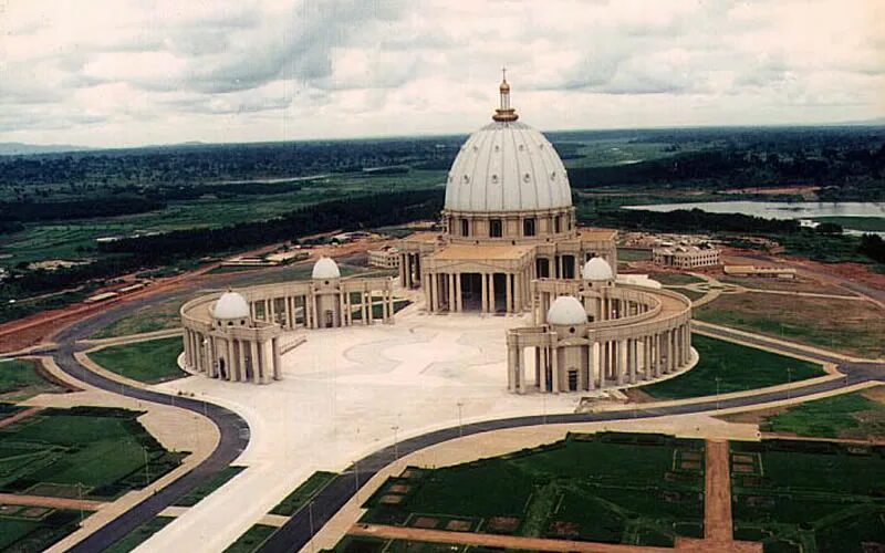 собор святого петра ямусукро. нотр-дам-де-ла-пэ (ямусукро). кот дивуар самый большой храм. собор святого петра ямусукро. ямусукро достопримечательности.