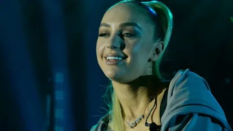 Мари Краймбрери опубликовала фото с бойфрендом после слухов о романе с Давой Пев