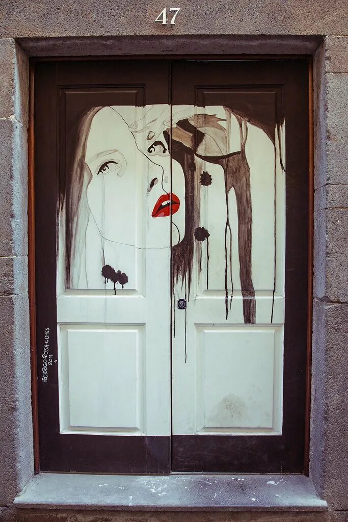 Разрисованная дверь. Дверь рисунок. Расписные двери. Красивая дверь рисунок.