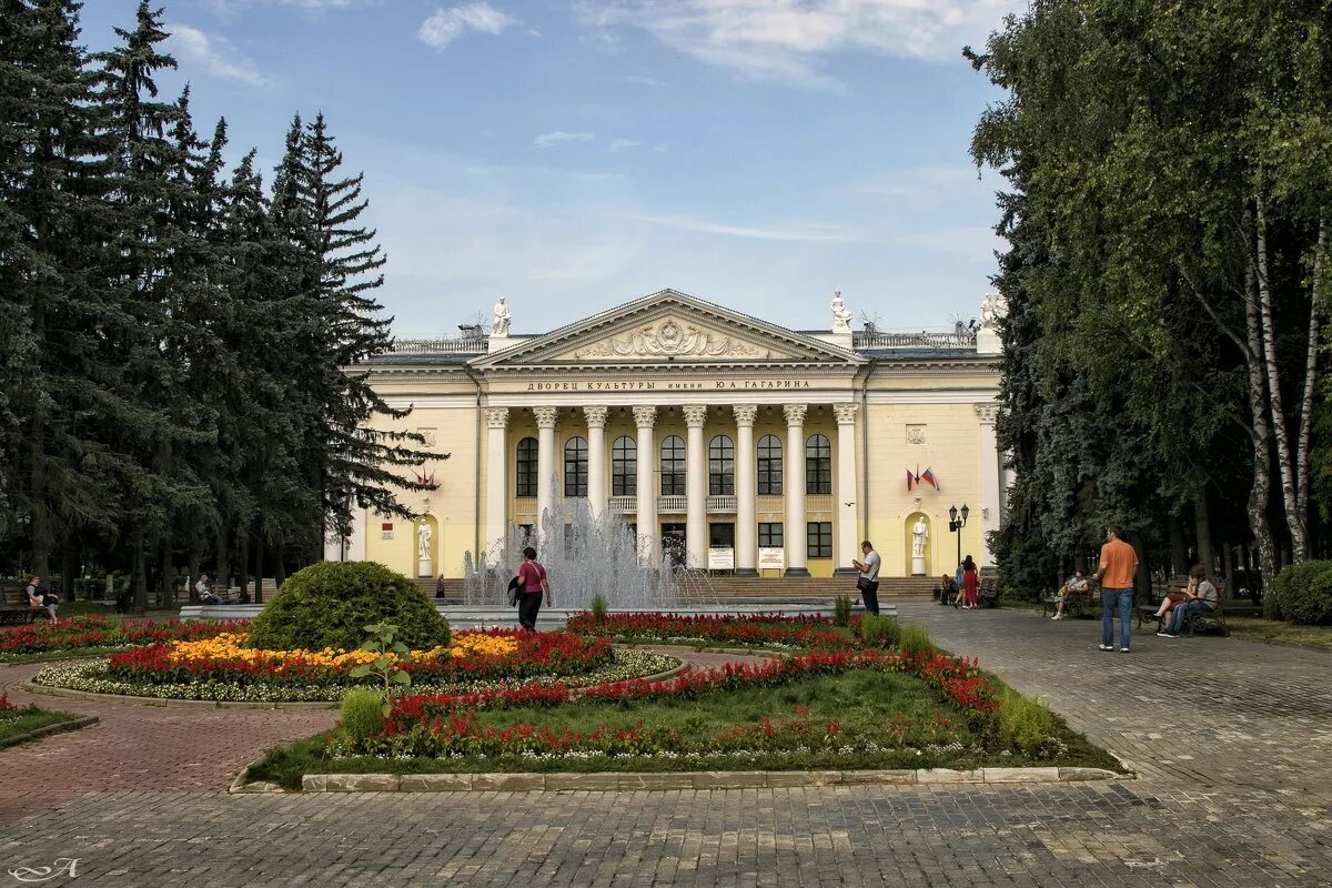 дворец гагарина сергиев посад. дворец гагарина сергиев посад год. дк имени гагарина сергиев посад. дворец культуры волгоград краснооктябрьский район. дворец культуры имени гагарина.