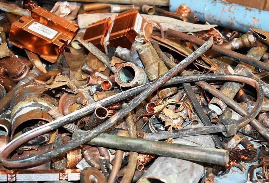 где берут метал. металлолом волжский. инструменты с металлолома. коп чермета с металлоискателем. прием металлолома.