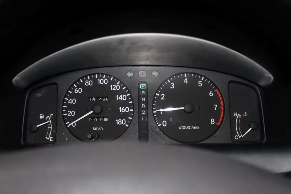 Панель с тахометром тойота. Щиток приборов с тахометром на тойота хайс н200. Оптитрон виндом. Королла 110 приборная панель с тахометром. Приборка с тахометр honda capa.