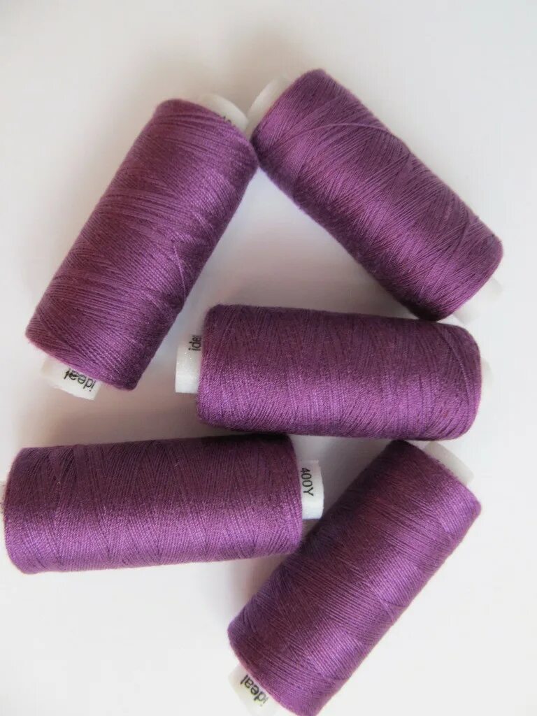 Фиолетовые нити. Нитки пнк 1610. Фиолетовые нитки. Нитки идеал лиловые. Нитки гутерман мара120 700.