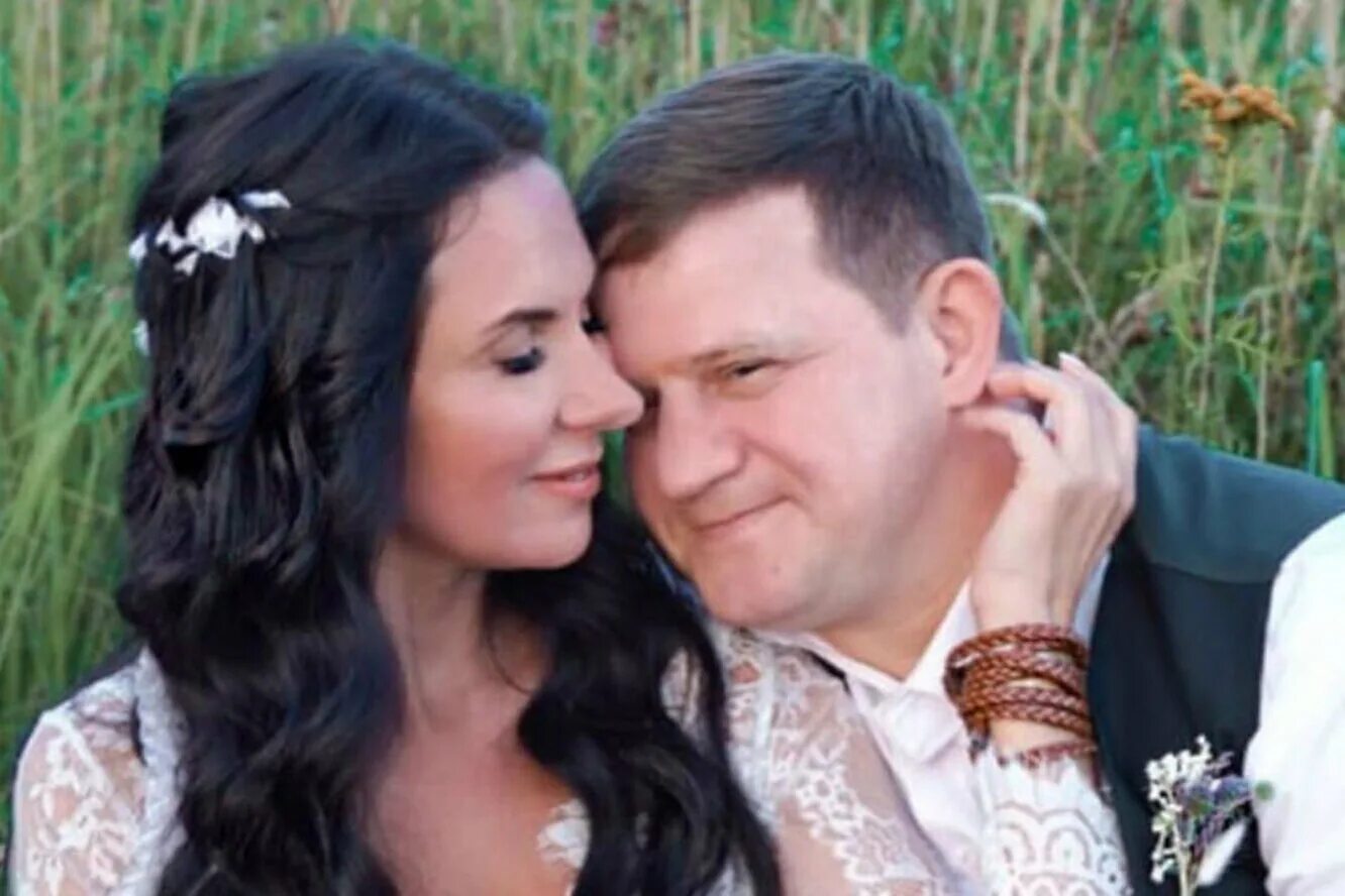 Обласов александр актер. Обласов актер. Ольга озоллапиня и александр обласов. Обласов жена. Александр обласов жена елена грук.