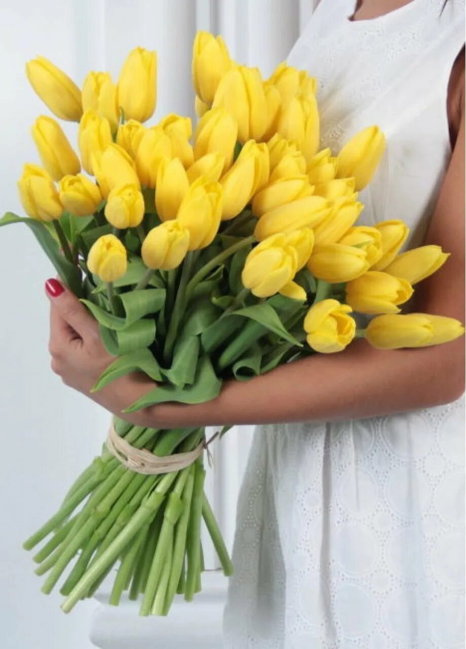 Букет тюльпанов. Букет желтых тюльпанов. Огромный букет тюльпанов. Букет тюльпанов в руках.
