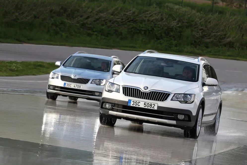 Шкода суперб полный привод. Skoda 4x4. Škoda Superb полный привод.