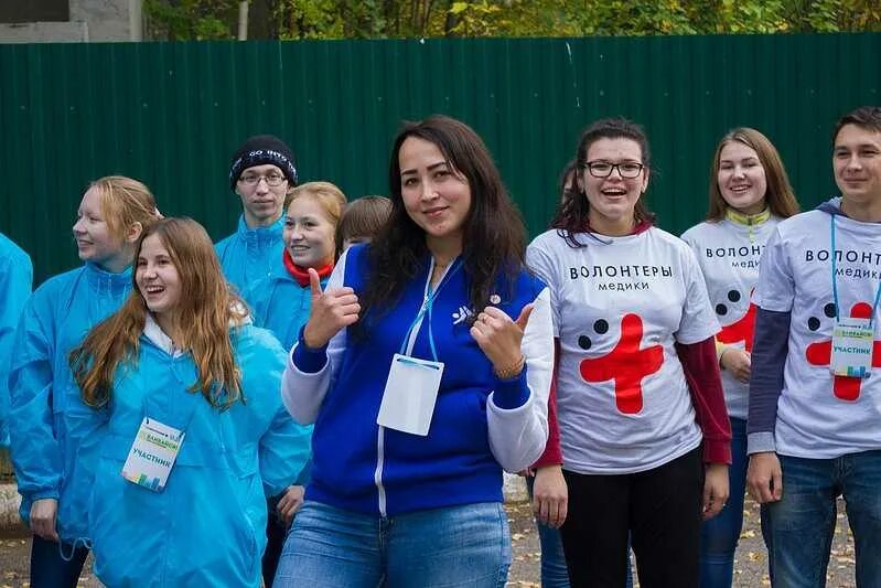 Разрешено ли волонтеру. Молодежное волонтерское движение. Волонтерский отряд. Современные волонтеры. Молодые волонтеры.