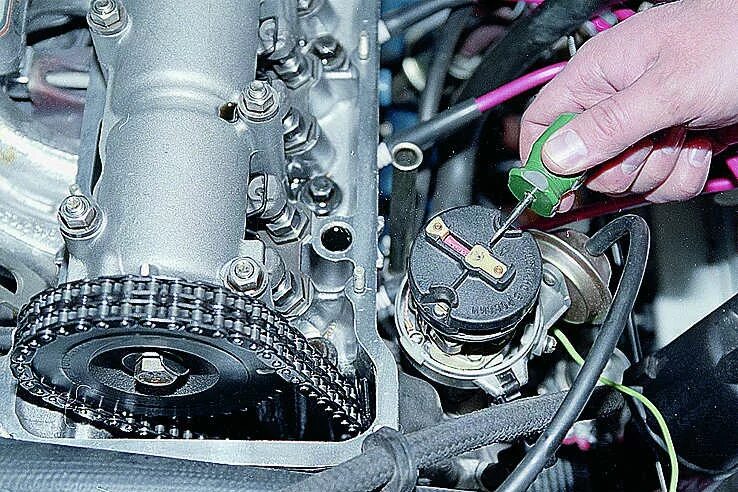 Вмт ваз 2101. Как правильно выставить метки на ваз. Метки вмт ваз 2107. Метки зажигания грм ваз 2106 карбюратор. Метки цепи грм ваз 2107.