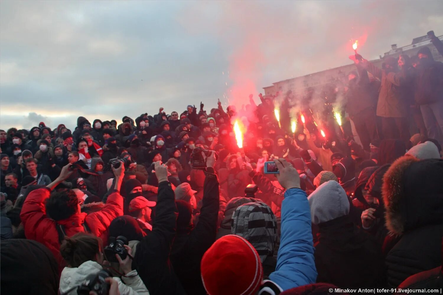 12. Беспорядки на манежной площади 2010. Фанаты на манежной площади 2010. Митинг на манежной площади 2010. Манежка 2010.