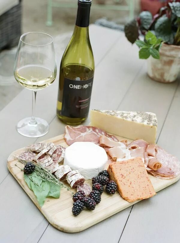 Что подходит под вино. Закуски под вино. Закуски под вино. Закуски под вино. Что подходит под вино.