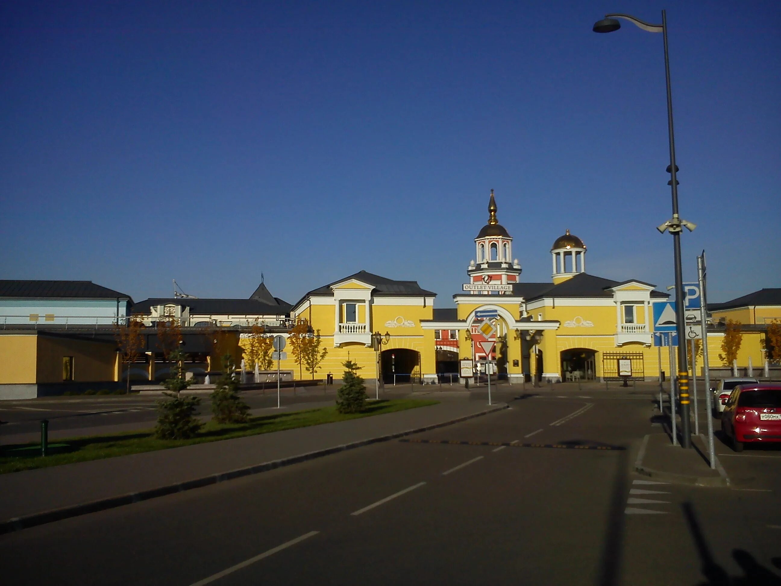 Аутлет виладж белая. Аутлет от котельников. Г. Аутлет белая дача зимой 2021 медведи. Котельники белая дача атлет.