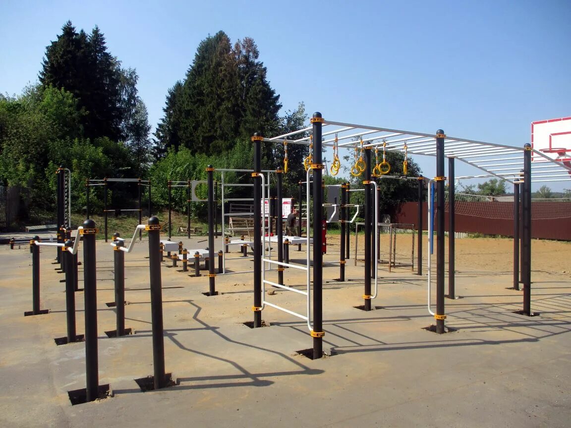 спортивная площадка в селе. спортплощадка гто дебесы. 32. площадки предназначенные. фото спортивной площадки в селе.