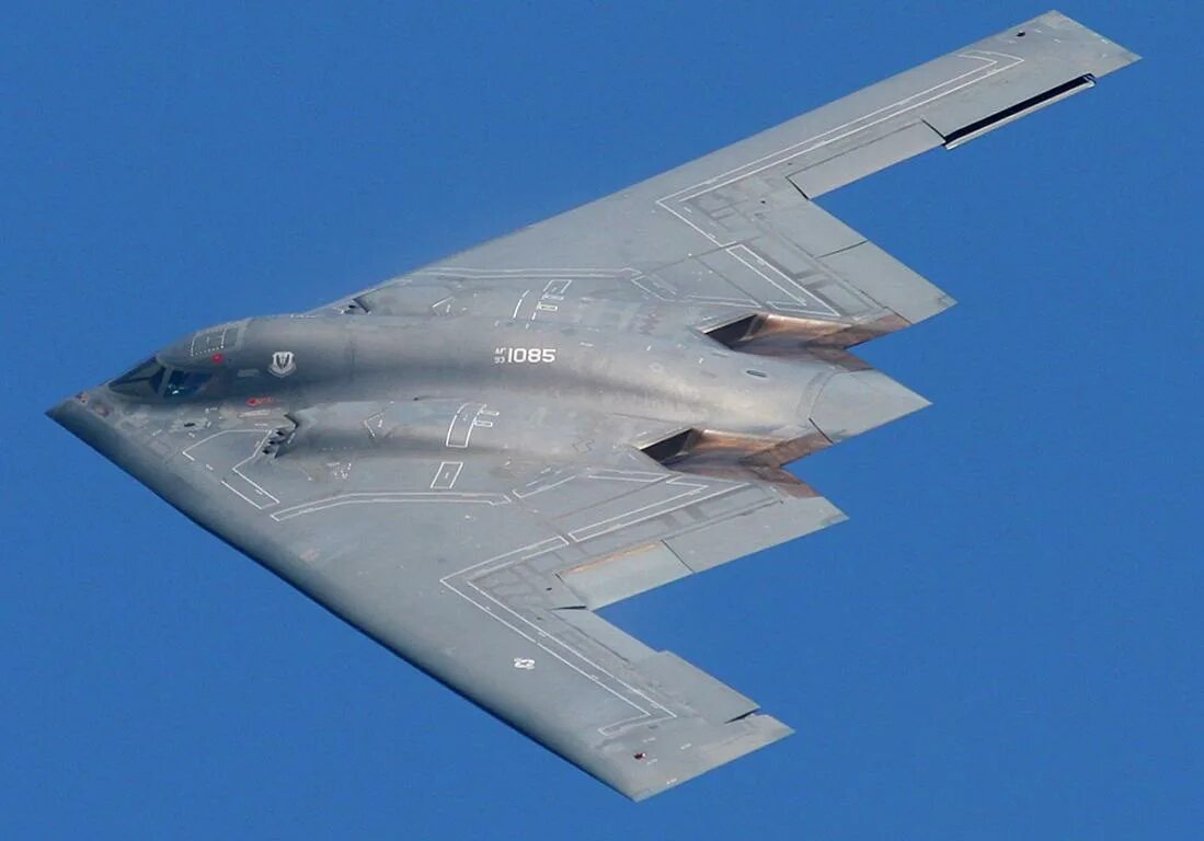 Northrop b 2 spirit характеристики. Стелс-бомбардировщик b-2. Стелс бомбардировщик б2. B-2 Spirit: стелс-бомбардировщик. Самолет б 2 спирит.