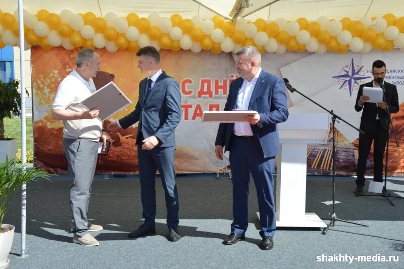 Дон новости шахты. Шахты цветочный павильон. Дон новости шахты. Журналисты дон 24. Директор шахты обуховская.