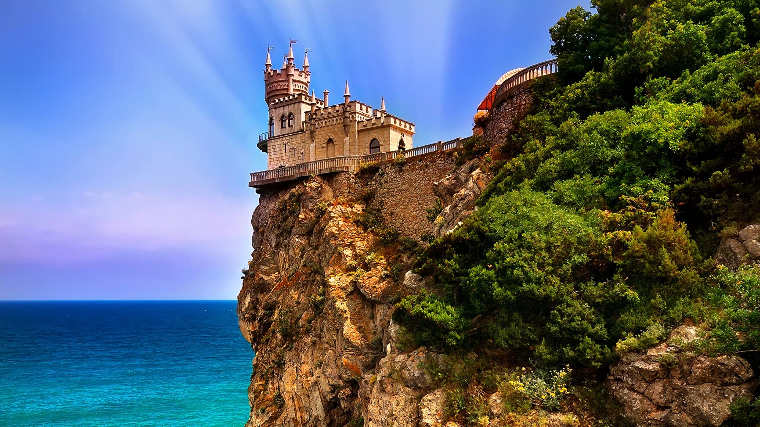 Гаспра Ласточкино гнездо. Замок Ласточкино гнездо в Крыму. Замок «Ласточкино гнездо» Ялта, Крым. Ласточкино гнездо с моря.