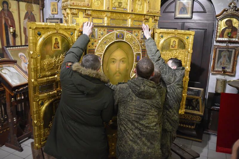 служба в храме спаса на водах