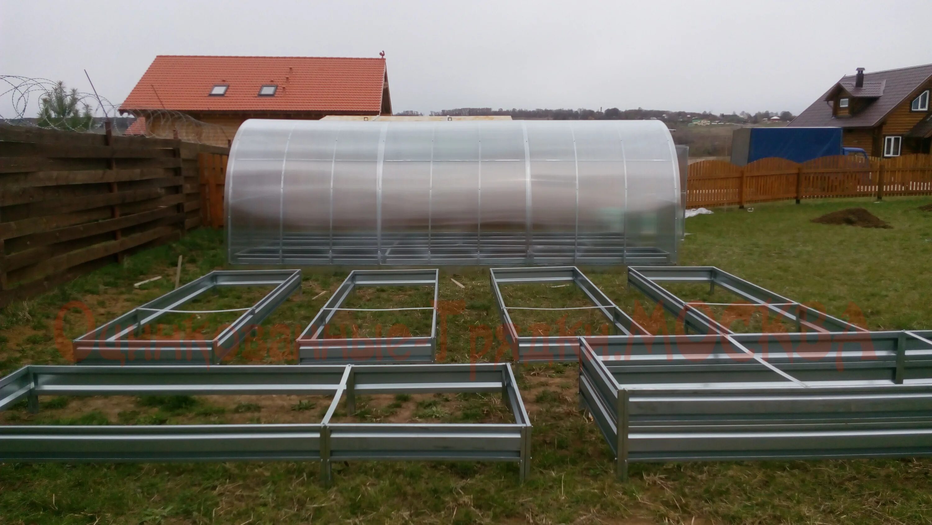 Грядка благо 1х2 м оцинкованная сталь. Завод грядок. Грядки оцинкованные. Металлические грядки. Металлические грядки.