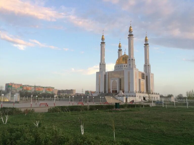 Мечеть Нур гасыр. Актюбинск мечеть. Центральная мечеть города Актобе. Абилкайыр хана актобе