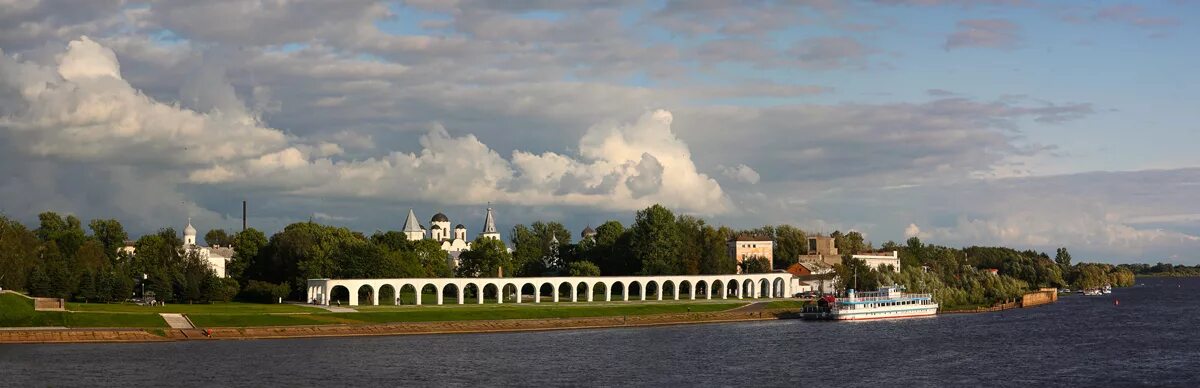 Великий Новгород панорама. Ярославово Дворище Великий Новгород сверху. Новгородский Кремль Великий Новгород торговая сторона. Великий Новгород фотопанорама.