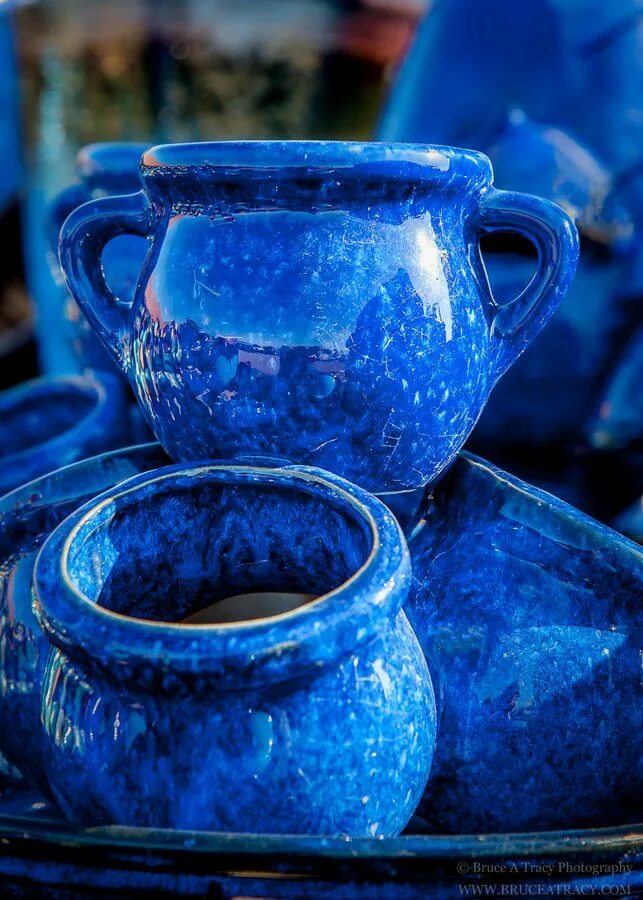 Громадная голубая чаша. Синие вещи. Синие предметы. Синий цвет. Предметы синего цвета.