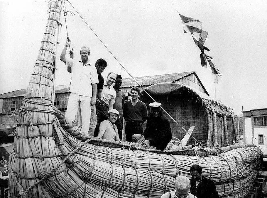 Путешествие тура хейердала на кон. Папирусная лодка ра тура Хейердала. Экспедиция ра тур Хейердал. Тур Хейердал ра 2. Папирусная лодка ра 2 тура Хейердала.