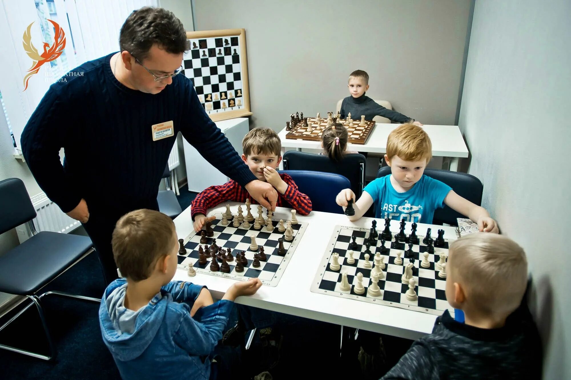 Мастер фиде по шахматам это. Мастир спорт по шакмотам. Никита калинин шахматы. Макогонов шахматы. Мастер фиде по шахматам это.