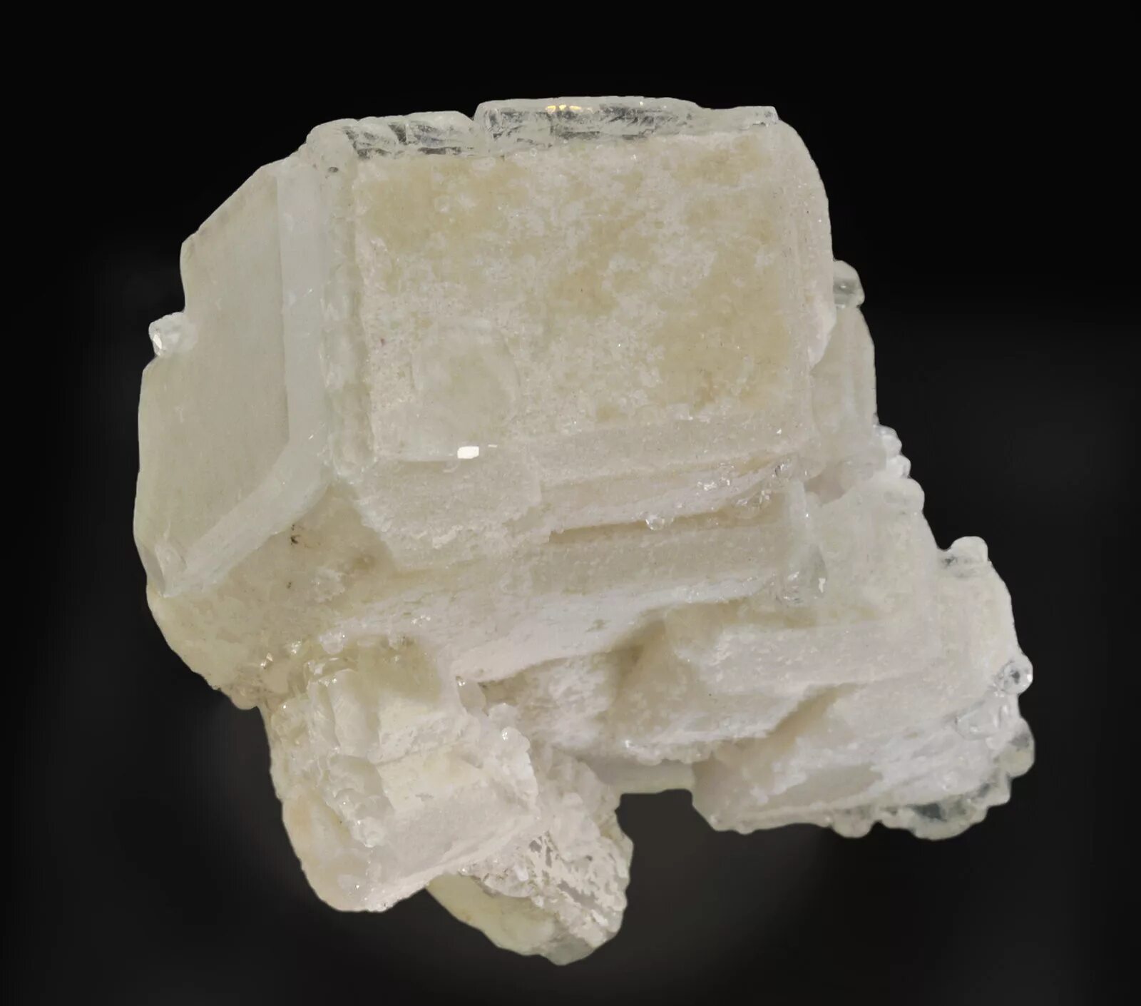 Виды кальцитов. Кальцит минерал. Кальцид минерал. Мраморный кальцит. Белый кальцит камень.