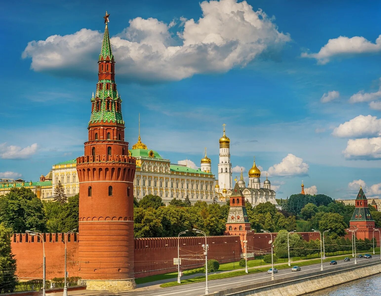 Столица изображение. Кремль московский — нерушимая крепость. кремль москва. москва столица россии красная площадь. москва кремль лето.