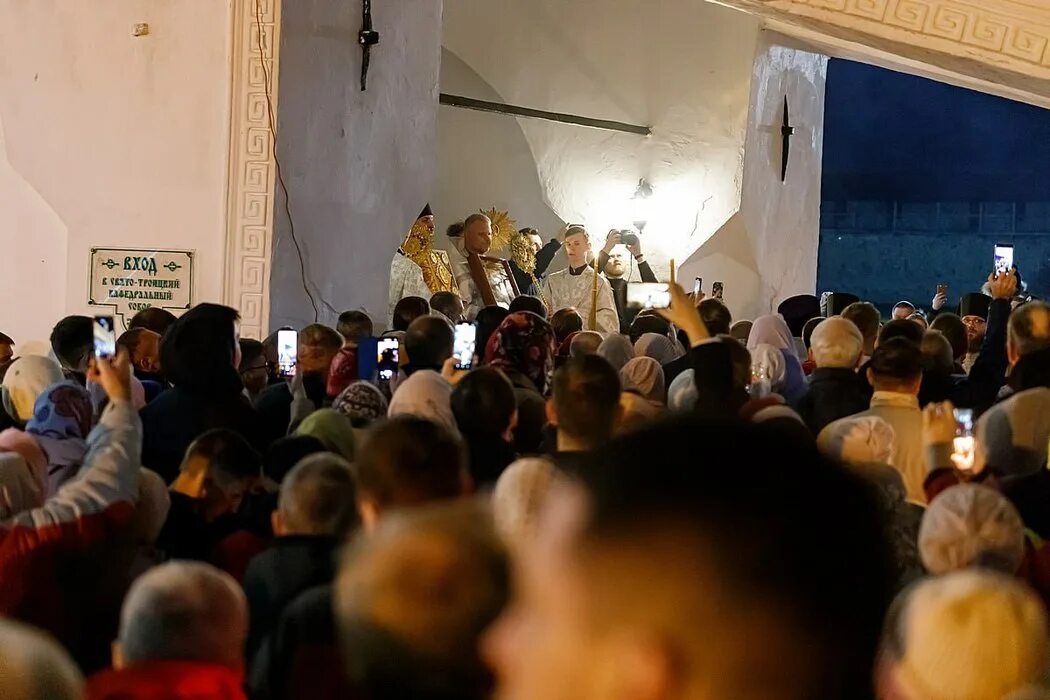 Пасха псков 2025. Крестный ход на пасху. пасха псков. крестный ход в пскове.