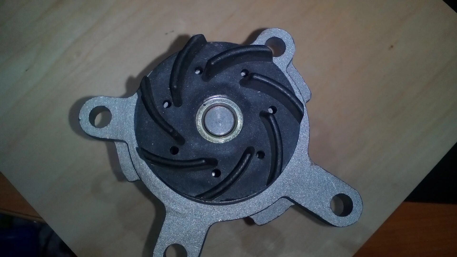 Электро помпу на логан 2. Помпа системы охлаждения. Gwhy114a. Водяной насос jex000030. Помпа водяная gmb арт.