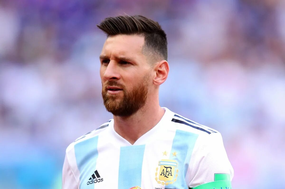 Лионель месси 2023. Прическа месси 2023. Стрижка месси 2022. Месси псж. Прическа месси 2023.