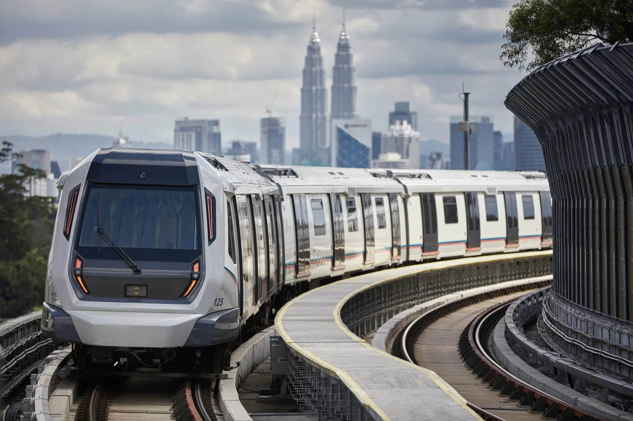 ЛРТ. MRT Train. Kuala Lumpur метро. Метро Куала Лумпур поезда. Звук приближающегося поезда