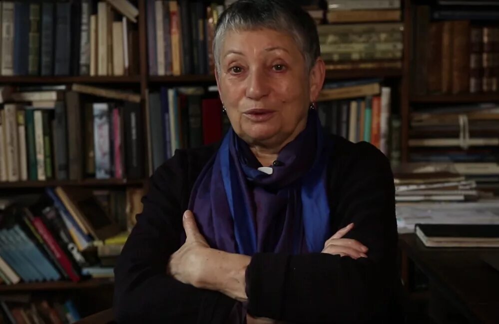Где живет улицкая в настоящее. Людмила евгеньевна улицкая книги. Где живет улицкая в настоящее. Людмила улицкая. Людмила улицкая портрет.