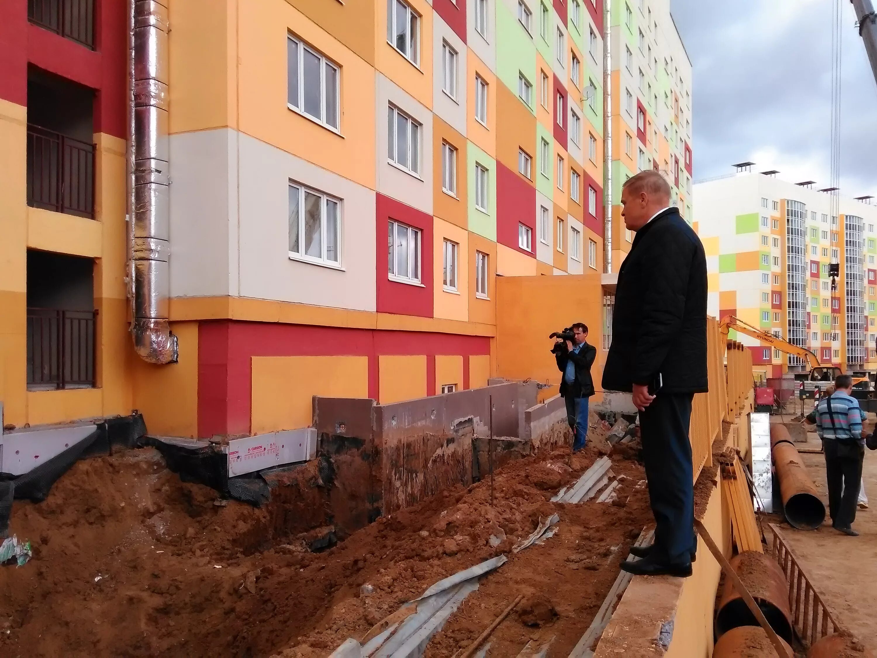 Красноярск расселение. Аварийные новостройки. Переселение из аварийного жилья. Аварийное жилье. Переселение из аварийного жилья картинки детские.