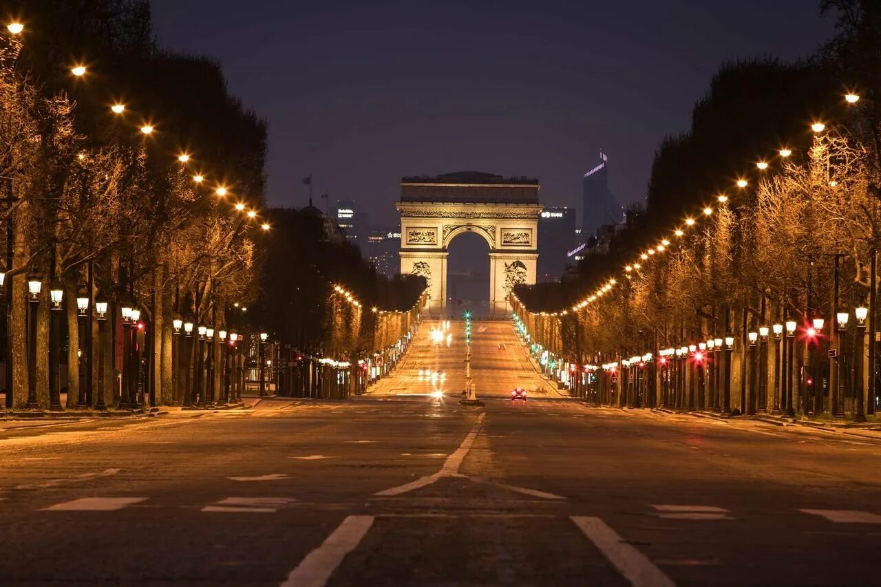 Франция париж елисейские поля. Шанзелизе улица в париже. Париж елисейские поля и триумфальная арка. Елисейские поля в париже фото. Франция селесеевсие поля.