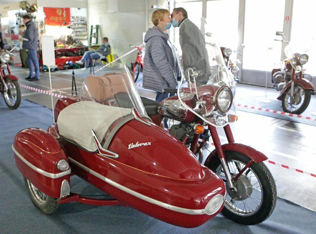 Java store. Магазин Ява в Саратове. Выставка Ява. Java 450 мотоциклы. Магазин Ява в Ростове СССР.