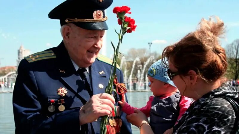 Что то мы засиделись братцы песня слушать. Ой засиделись братцы не пора ли разгуляться. Не пора ли нам разгуляться Русь молодая. Ой что то мы засиделись братцы не пора ли нам разгуляться Русь молодая. Что-то мы засиделись братцы.