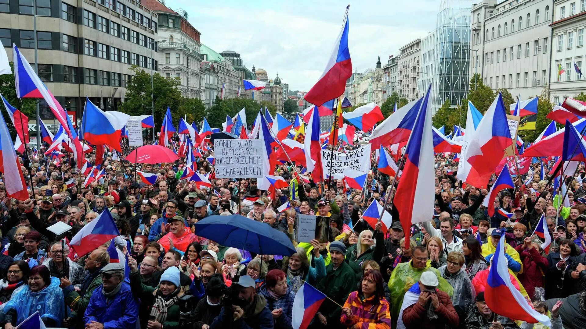 Протесты в Чехии 2022. Митинг в Праге. Антиправительственные митинги. Демонстрация в Чехии. Митинг 28