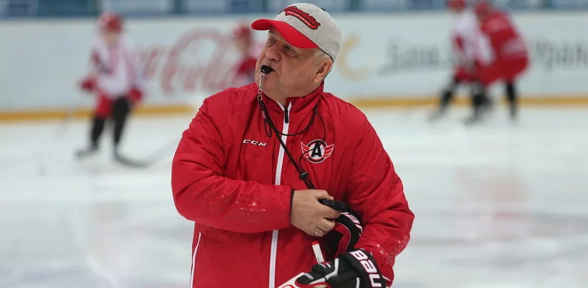 Тренер хоккейного клуба автомобилист. Тренер автомобилиста екатеринбург. Тренер хк трактор и хк автомобилист. Тренер хк трактор и хк автомобилист. Заварухин тренер автомобилист.