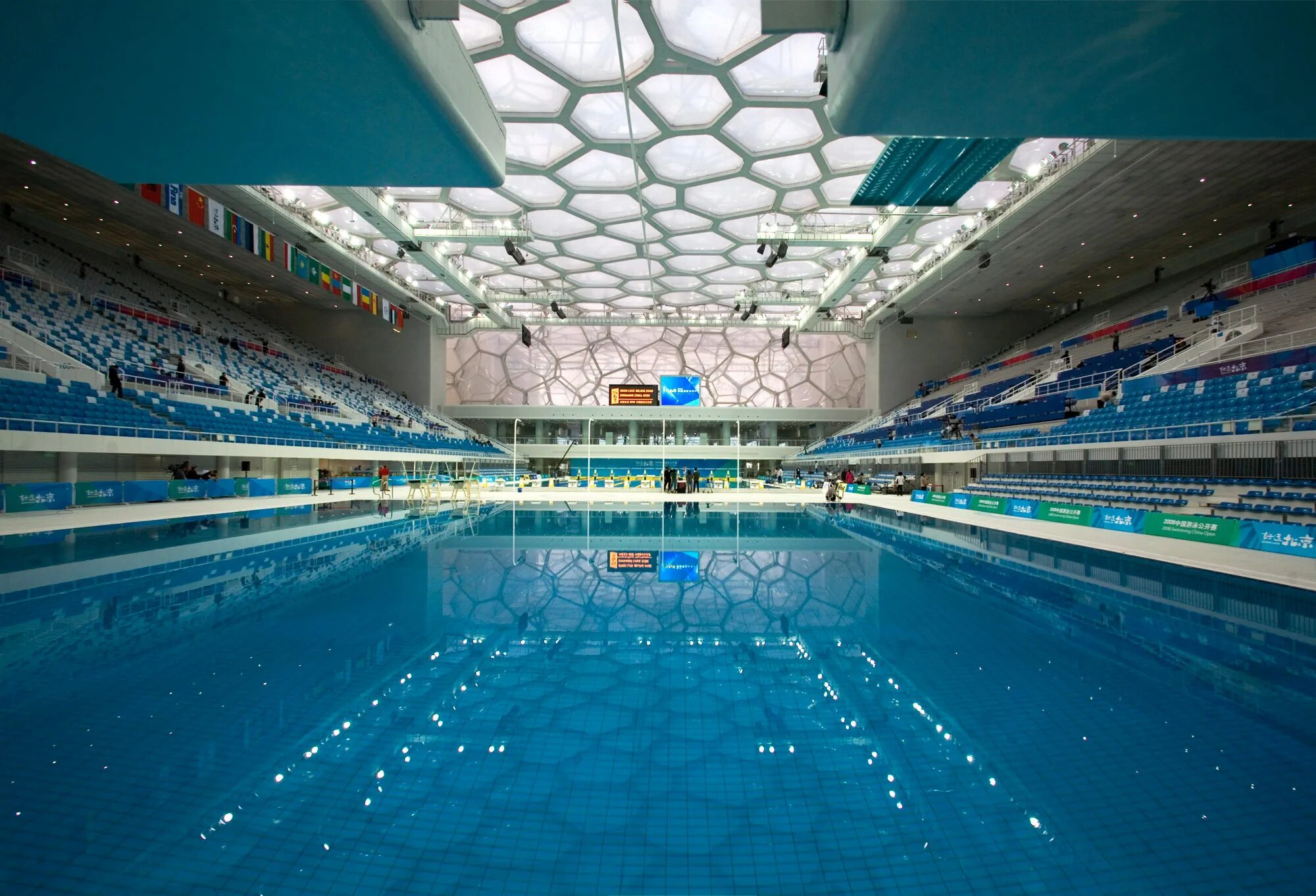The sports centre is the swimming pool. The sports centre is the swimming pool. The sports centre is the swimming pool. Современный спортивный бассейн. Центр водных видов спорта для олимпийских игр в лондоне.