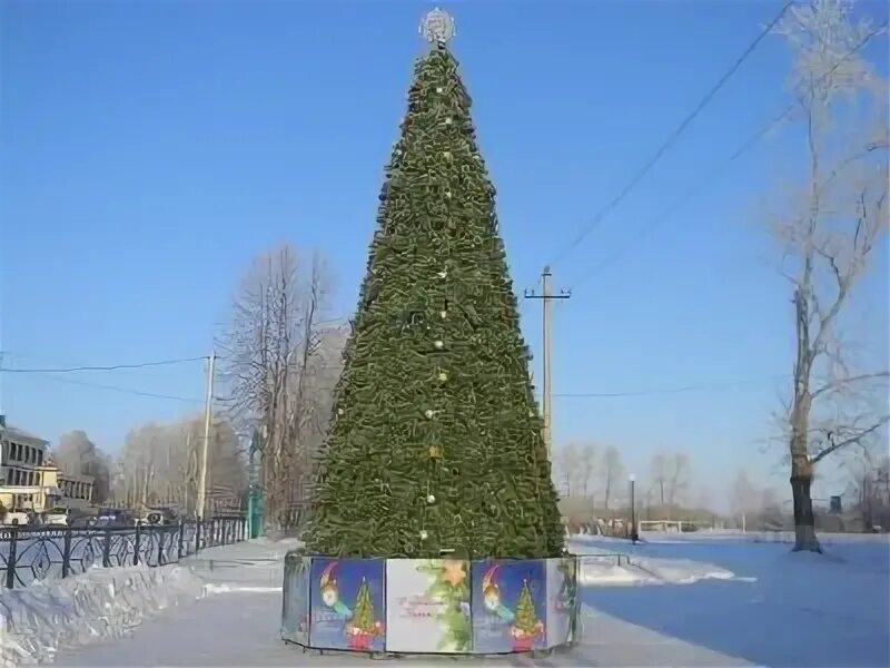 Елка пос. Елка около дк куйбышевский район. елка в поселке. елка в камско-устьинском. новогодняя елка пгт озерный.