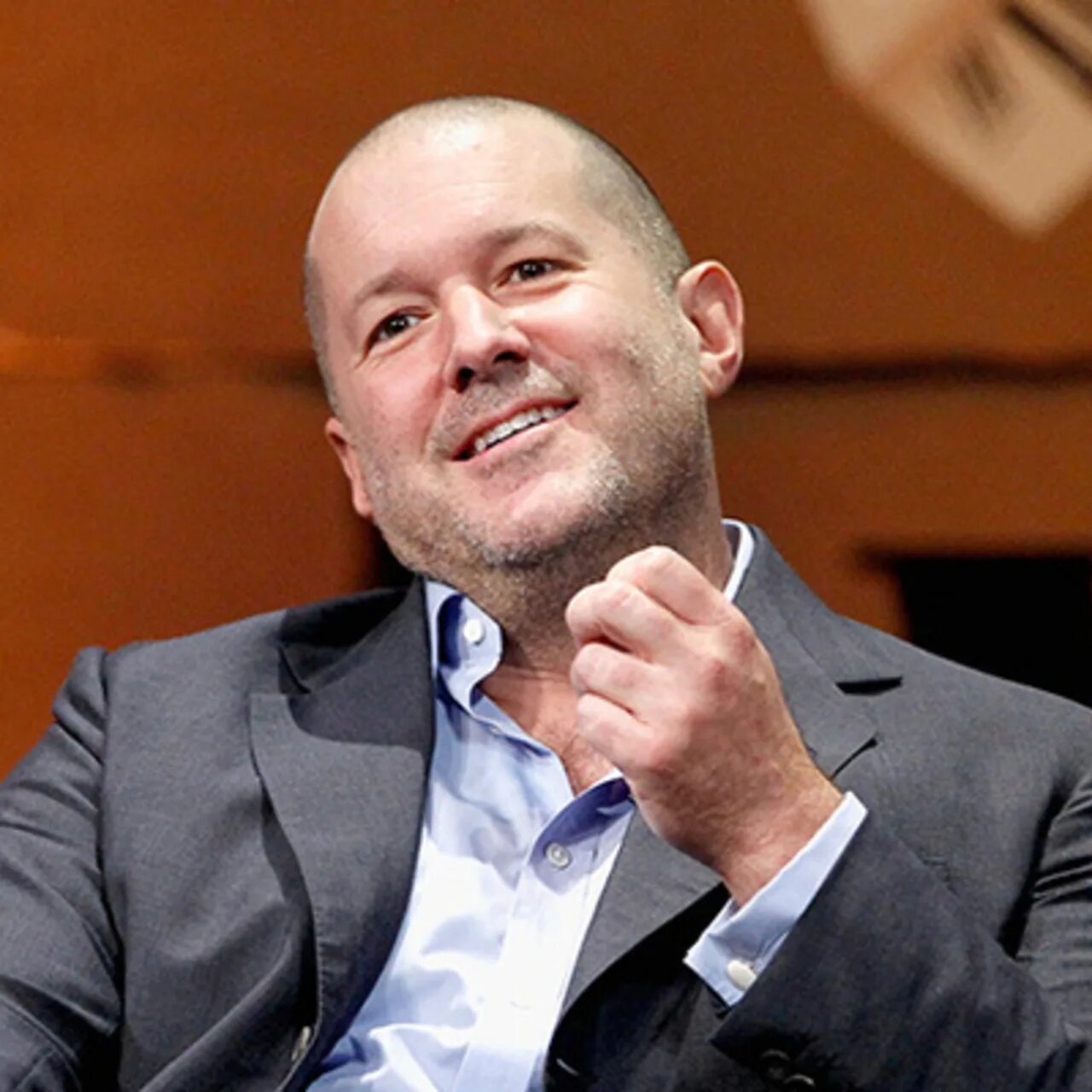 Джони айв. Айв фамилии. Джонатан айв мем. Юджин ive. Дизайнер apple джонатан айв.