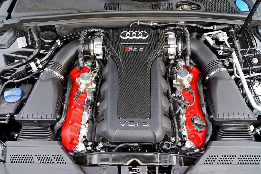 Ауди двиг. Audi rs5 v8. Мотор Ауди s8 v8 2015. Audi RS v8. Audi rs5 v8 engine.