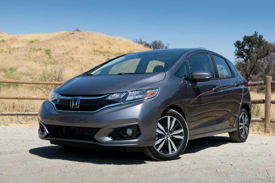 Honda fit 2018. Хонда фит 2018 s. Хонда фит 2018 года. Honda Fit 2018 диски.