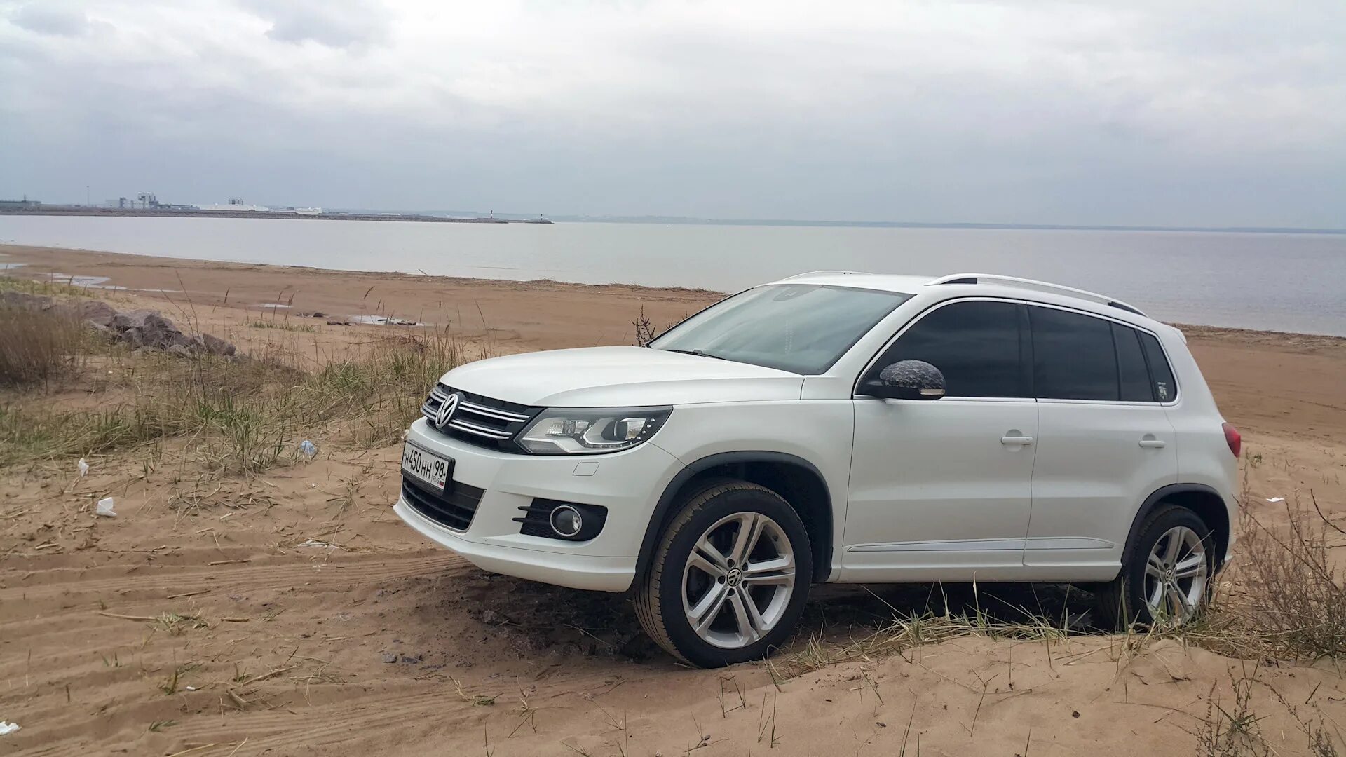 Тигуан клаб комплектация. Широкий тигуан. Брошюра tiguan 2015 club. Тигуан клуб. Tiguan sport.