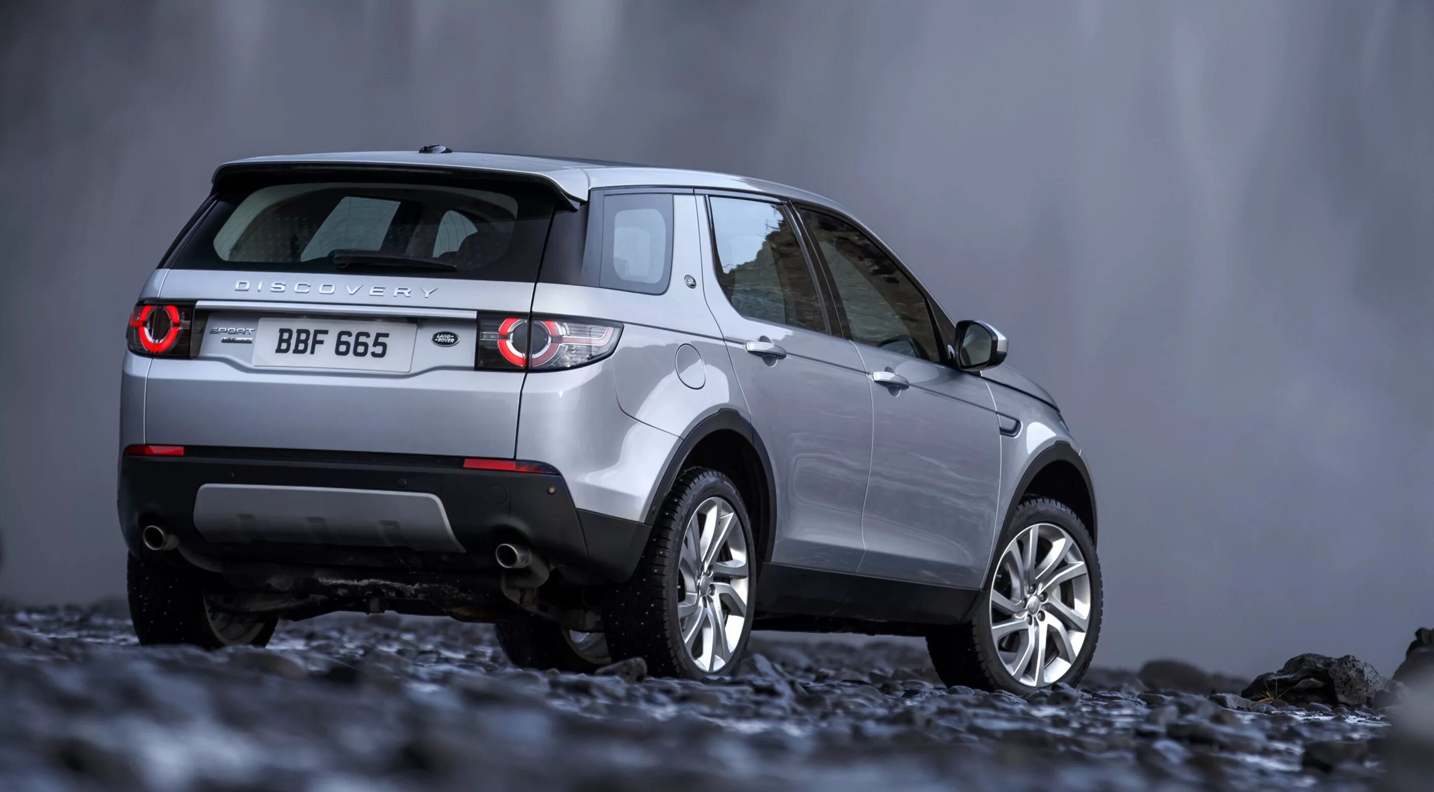 Land rover discovery sport отзывы. Ленд Ровер Дискавери спорт. Range Rover Discovery Sport 2017. Discovery Sport l550. Рендж Ровер Дискавери спорт 2014.